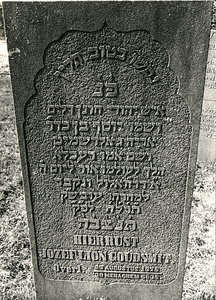 F004038 Grafsteen van Jozef Lion Goudsmit, overleden 29 augustus 1878 (30 Menachem (5)638) - Hij zelf zal in voorspoed ...