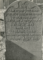F004113 Grafsteen van Rosalie Cohen, echtgenote van Gabriël van Gelderen, overleden 5 augustus/2 Ab (5)692 - H(ier is) ...