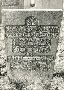 F004071 Grafsteen van Julia Kannegieter-v.d.Klei, geboren 12 januari (5)601, overleden 9 januari/6 Sjewat (5)687 - ...