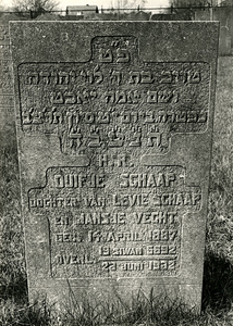 F004136 Grafsteen van Duifje Schaap, dochter van Levie Schaap en Jansje Vecht, geboren 14 april 1887, overleden 23 juni ...