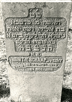 F004073 Grafsteen van Vrouwtje Schaap-Vecht, overleden 25 december 1918 (26 Teiwei (5)679). Blijkens het ...