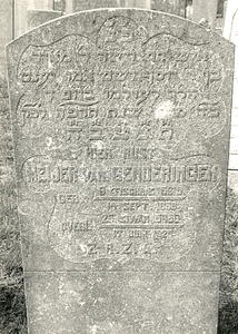 F004175 Grafsteen van Meijer van Genderingen, geboren 14 september 1858/6 Tischrie (5)619. H(ier is) b(egraven) de man, ...