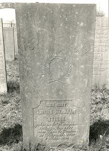 F004177 Grafsteen van Louis Herman Stibbe, geboren te Kampen 18 augustus 1851, overleden te Genua 27 febrari 1890/7 ...