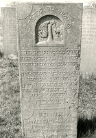 F004179 Grafsteen van Mozes Salomon Kalf, geboren 30 januari 1882. - Tot Mozes zei hij: Klim op tot de Here - Ex 24.1 - ...