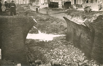 F006235 Bij de renovatie van de Burgel moesten een aantal bruggen worden gesloopt, waaronder ook de Cellebroedersbrug.