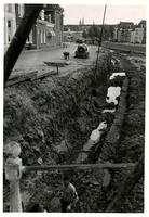 F005949 Graafwerk in de bouwput van de kademuur van de Burgwal nabij de Kalverhekkenbrug.