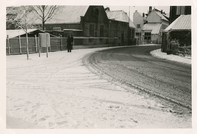 F006146 De Bovenhavenstraat, aangelegd in 1888. Het terrein behoorde tot het industriegebied van Kampen, hier stond ...