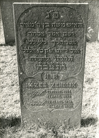 F004099 Grafsteen van Mozes Zendijk, geboren 15 april 1821 (13 Nison 5581) overleden 4 september 1896 (27 Eloel 5656) - ...