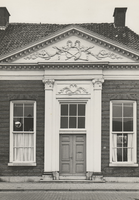 F000500 Hoofdingang van één der gebouwen van de Verenigde Gasthuizen aan de Burgwal.Dit pand heeft tot 1940 dienst als ...
