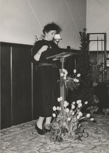 F000495-05 Minister Klompé tijdens haar toespraak ter gelegenheid van de opening van Huize Margaretha.