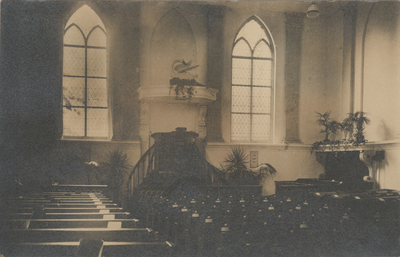 F000481 Interieur van de Lutherse kerk met onder andere de preekstoel, ten tijde van het 80-jarig bestaan van het kerkgebouw.
