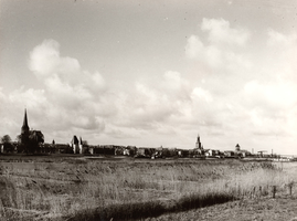 F000104 Panorama van Kampen, de IJsselkade van Bovenkerk (links) tot aan de Buitenkerk (rechts).