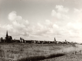 F000104 Panorama van Kampen, met de IJsselkade vanaf de Bovenkerk (links) tot aan de Buitenkerk (rechts).