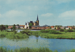 F000107-1 De Bovenkerk en de Koornmarktpoort.