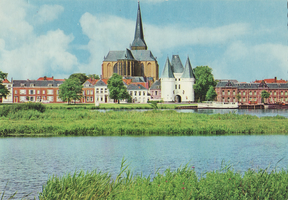 F000107-2 De Bovenkerk en de Koornmarktspoort.