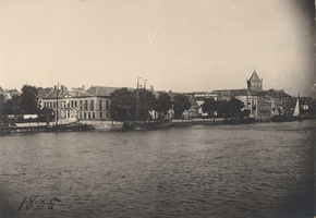 F000110 Een blik op de stad Kampen uit 1885, rechts de toren van de Buitenkerk.