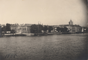 F000110 Een blik uit 1885 op de stad Kampen. Rechts de toren van de Buitenkerk.