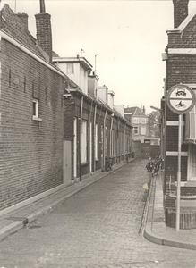 F000147 De Boomstraat De Boomstraat gezien vanaf de 1e Ebbingestraat met op de achtergrond de panden aan de vloeddijk..