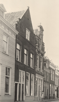 F000159 Enkele woonhuizen en een winkelpand op nr. 100 van de heer de Ridder aan de Bovennieuwstraat met de nrs. 96 t/m 104.