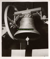 F001332 Klok in de Schepentoren, opgehangen in februari 1955.