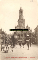 F001152 Nieuwe Markt en Nieuwe Toren, op de hoek (rechts) van de Gasthuisstraat het pand dat in 1901 is gebouwd als ...