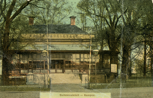 F002114 De oude Buitensocieteit, ooit vertrokken van dit punt de koetsen naar Hasselt en Zwolle, gebouwd in 1889 en ...