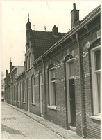 F002122 De Valkstraat,' tuinman Albertus Grotenhuis verkocht aan timmerman Jan Valk een stuk tuingrond waarop deze ...