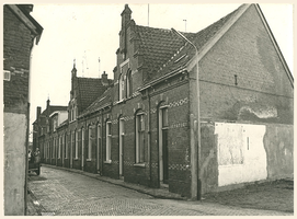 F002123 De Valkstraat,' tuinman Albertus Grotenhuis verkocht aan timmerman Jan Valk een stuk tuingrond waarop deze ...