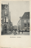 F000329 De Buiten Nieuwstraat, het gebouw rechts op de hoek is de Latijnsche School, tussen 1891 en 1933 biedt het ...