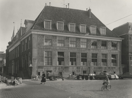 F000332 De voormalige Latijnse School aan de Buitennieuwstraat nr. 4, ten tijde van deze foto in gebruik zijnde als ...