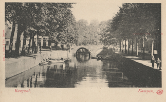 F000356 Stadsgracht de Burgel met de Oorgatsbrug.