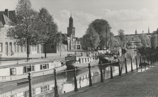 F000362 Woonarken in de Burgel aan de Burgwal, dit pleinachtige gedeelte van de Burgwal wordt ook Kalverhekkenbos ...