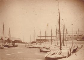 F000281 De Buitenhaven in de winter omstreeks 1905, deze haven werd tot ong. 1961 aangegeven aan de Nieuwe Buitenhaven, ...