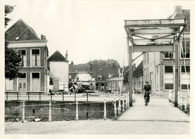F002213 Afbraak van panden aan de Vloeddijk en de Meeuwensteeg en de 3e Ebbingestraat i.v.m. de doorbraak naar de ...
