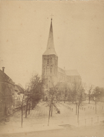 F000406 Het nog onbebouwde Muntplein met Bovenkerk, destijds ook wel Beestenmarkt genoemd, op 27 feb 1877 is besloten ...
