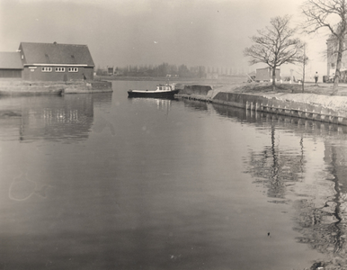 F000290 Buitenhaven voor de her-inrichting, rechts de Buitenkade.