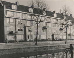 F000412 Gebouw Huize Margaretha aan de Burgwal. Het gebouw werd geopend door mejuffrouw M.A.M. Klompé, Minister van ...