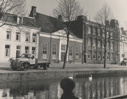 F000413 De gemeentesecretarie van de afzonderlijke gemeenten IJsselmuiden, Wilsum en Grafhorst. Dit fraaie ...
