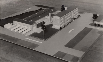 F000586 Maquette van het gebouw van de Ambachtschool (Lagere Technische School) zoals die gebouwd gaat worden aan de ...