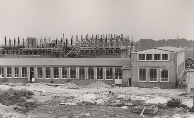F000587 Bouw van de Ambachtschool (Lagere Technische School) aan de Dr. Damstraat nr. 37 in de Hanzewijk.