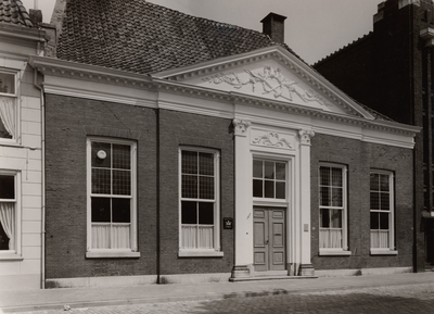 F000544 Oud patriciërshuis aan de Burgwal nr. 50, een der gebouwen van de Verenigde Gasthuizen heeft rond de ...