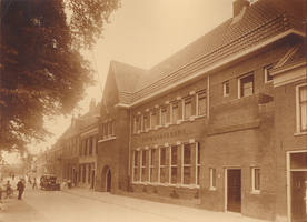 F000538 Gebouw van de Nutsspaarbank aan de Burgwal nr. 43.