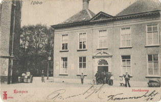 F001000 Westgevel van de Hoofdcursus aan de Koornmarkt, De hoofdcursus nam haar intrek in 1883, daarvoor was er de ...