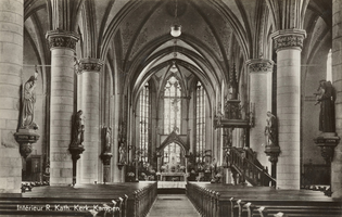 F000945 Interieur van het middenschip en priesterkoor van de Onze Lieve Vrouwe- of Buitenkerk met het hoofdaltaar en ...