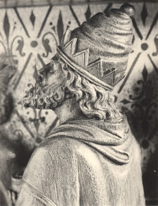 F000971 Detail van de communiebank met het paneel de drie Wijzen in de Onze Lieve Vrouwe- of Buitenkerk.