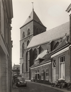 F000929 De Buitenkerk aan de Buiten Nieuwstraat nr. 101, nr. 99 en nr. 97, deze laatste twee zijn de kosters woning, en ...