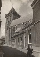 F000927 De Buitenkerk aan de Buiten Nieuwstraat nr. 101, nr. 99 en nr. 97, deze laatste twee zijn de kosters woning, en ...