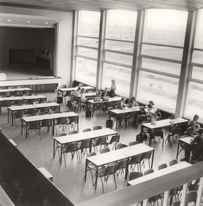 F000901 Aula van het Johannes Calvijn Lyceum aan de Jan Ligthartstraat nr. 1.