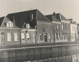 F000429 Woningen aan de de Burgwal.