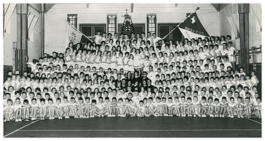F006211 Leden van de gymnastiekvereniging R.K.S.V.D.O.S., gefotografeerd ter gelegenheid van het 60-jarig bestaan van ...